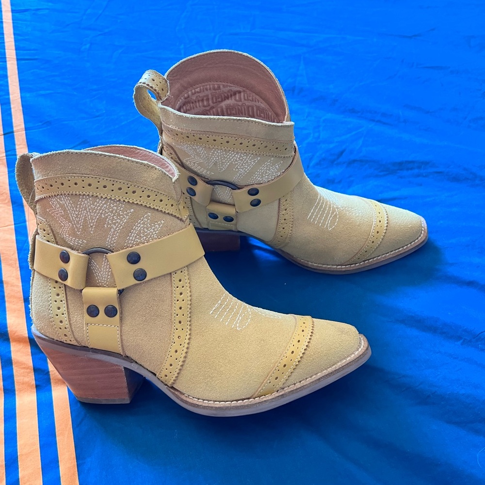 Dingo Women's Tan Leather Boots